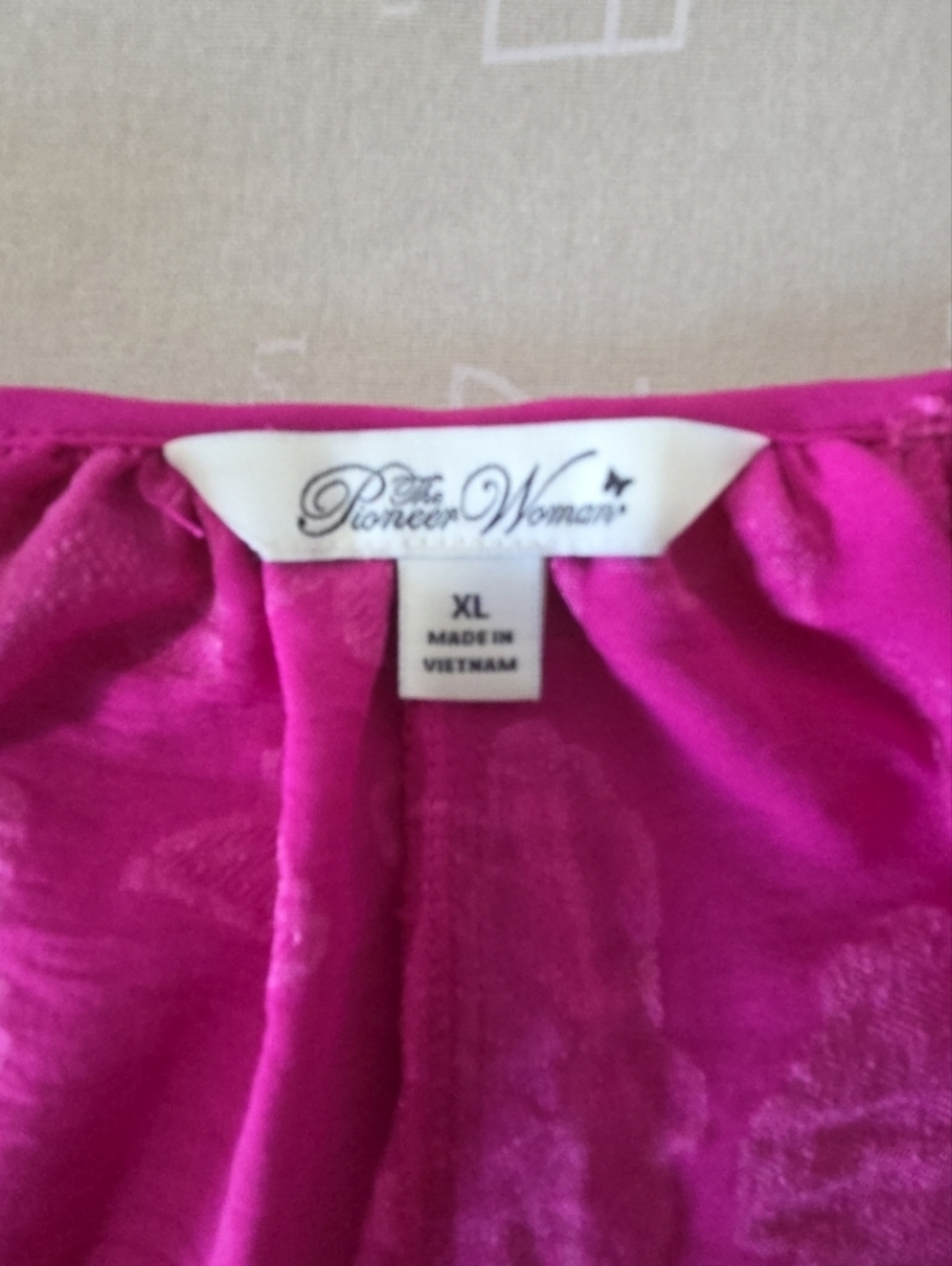 The Pioneer Woman Women's Plus Size Fuchsia Keyhole Floral Blouse XL - Picture 7 of 9